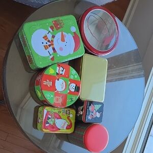 Festive Holiday Tin Set with Snowman and Santa Designs (7)